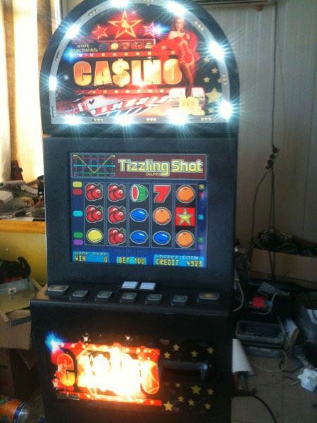 Vand aparate jocuri electronice de noroc